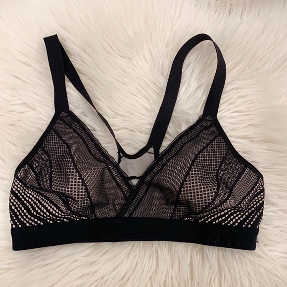 Lululemon Awaken to Lace Black Bra - Picture 4 of 15